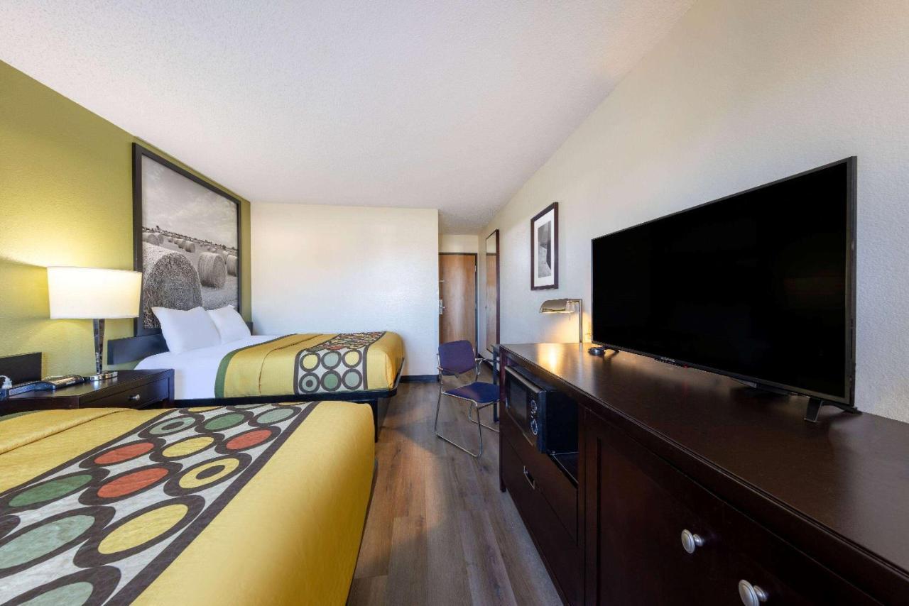 Super 8 By Wyndham El Dorado Hotel Bagian luar foto